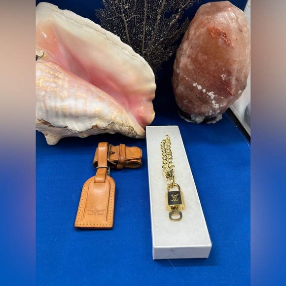 Louis Vuitton Bundle-Padlock & Key #306 Luggage Tag & Poignant-EUC - Picture 2 of 9